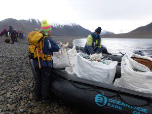 Clean Up in Action, Photo kindly provided by Oceanwide Expeditions